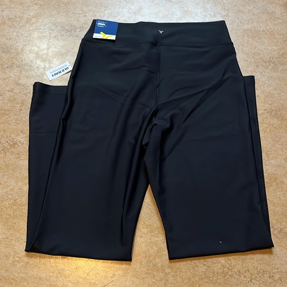 OLD NAVY Active Women’s Large Petite Flare Leggings Black NWT - Picture 3 of 4